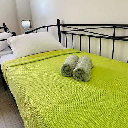 Apartamento Modern 2Br Near Centre -5Min Wlk Patras Exterior foto