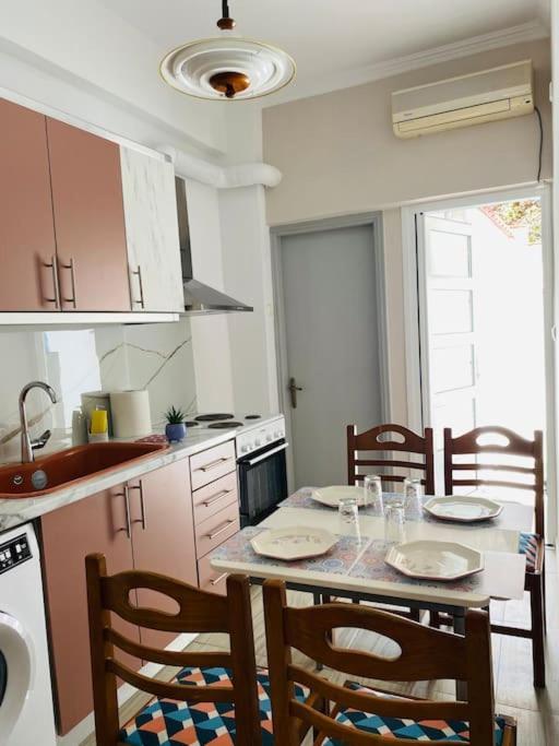 Apartamento Modern 2Br Near Centre -5Min Wlk Patras Exterior foto