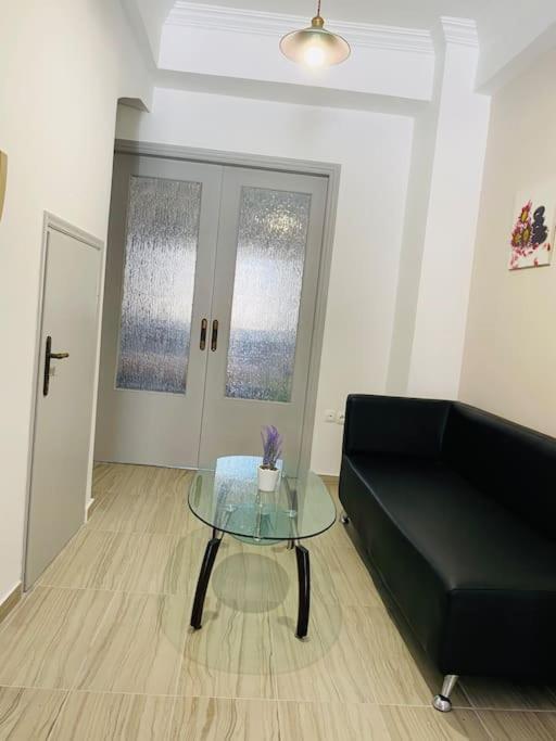 Apartamento Modern 2Br Near Centre -5Min Wlk Patras Exterior foto