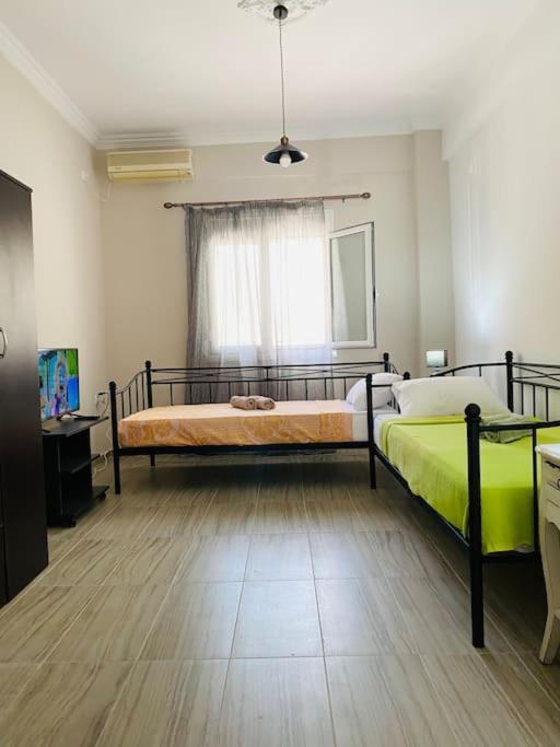 Apartamento Modern 2Br Near Centre -5Min Wlk Patras Exterior foto